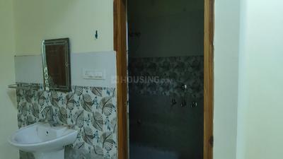 Bathroom Image of 600 Sq.ft 2 BHK Builder Floor for rent in Deepti Kheda Lucknow for Rs. 9000