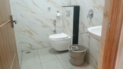 Bathroom Image of 750 Sq.ft 1 BHK Apartment / Flat for rent in Byrathi Bengaluru for Rs. 26999
