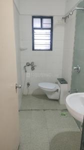 Bathroom Image of 650 Sq.ft 1 BHK Apartment / Flat for rent in Magarpatta Heliconia, Hadapsar Pune for Rs. 23500