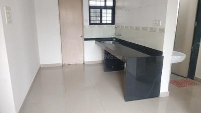 Kitchen Image of 900 Sq.ft 2 BHK Apartment / Flat for rent in Magarpatta Iris, Magarpatta City Pune for Rs. 34500