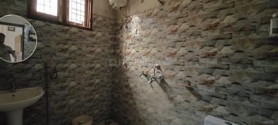 Bathroom Image of 400 Sq.ft 2 BHK Apartment / Flat for rent in Gangayal Jammu for Rs. 10000
