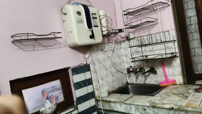 Kitchen Image of 1000 Sq.ft 2 BHK Builder Floor for rent in Laxmi Nagar New Delhi for Rs. 22000