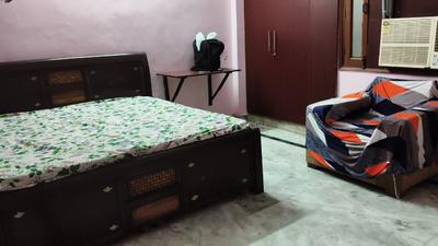 Bedroom Image of 1000 Sq.ft 2 BHK Builder Floor for rent in Laxmi Nagar New Delhi for Rs. 22000