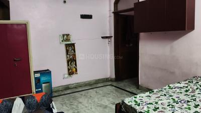 Bedroom Image of 1000 Sq.ft 2 BHK Builder Floor for rent in Laxmi Nagar New Delhi for Rs. 22000