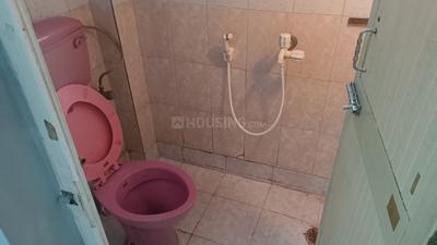 Bathroom Image of 1000 Sq.ft 2 BHK Apartment / Flat for rent in Verdant Enclave, Jadavpur Kolkata for Rs. 13000