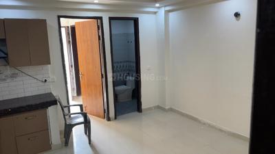Living Room Image of 600 Sq.ft 2 BHK Apartment / Flat for rent in Sector 73 Noida for Rs. 21000