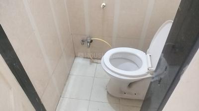 Bathroom Image of 600 Sq.ft 1 BHK Apartment / Flat for rent in Magarpatta Zinnia, Magarpatta City Pune for Rs. 25000