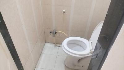 Bathroom Image of 600 Sq.ft 1 BHK Apartment / Flat for rent in Magarpatta Zinnia, Magarpatta City Pune for Rs. 25000