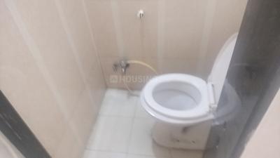 Bathroom Image of 600 Sq.ft 1 BHK Apartment / Flat for rent in Magarpatta Zinnia, Magarpatta City Pune for Rs. 25000