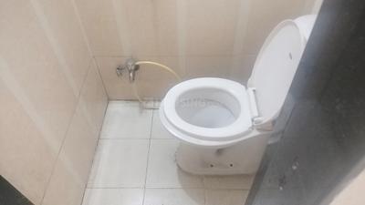 Bathroom Image of 600 Sq.ft 1 BHK Apartment / Flat for rent in Magarpatta Zinnia, Magarpatta City Pune for Rs. 24000