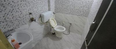Bathroom Image of 450 Sq.ft 1 BHK Apartment / Flat for rent in Goyal Vihar Indore for Rs. 16500