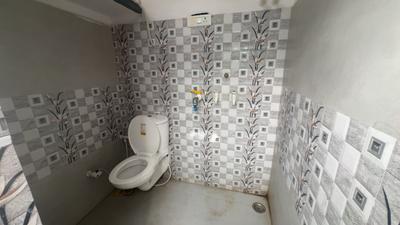 Bathroom Image of 150 Sq.ft 1 RK Independent House for rent in Dayal Bagh Agra for Rs. 6000