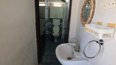 Bathroom Image of 600 Sq.ft 1 BHK Independent House for rent in Rhoda Mistri Nagar Hyderabad for Rs. 15000