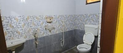 Bathroom Image of 400 Sq.ft 1 BHK Builder Floor for rent in Gorantla Guntur for Rs. 8500