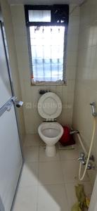 Bathroom Image of 500 Sq.ft 1 BHK Apartment / Flat for rent in Kandivali West Mumbai for Rs. 35000