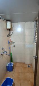Bathroom Image of 500 Sq.ft 1 BHK Apartment / Flat for rent in Kandivali West Mumbai for Rs. 32000