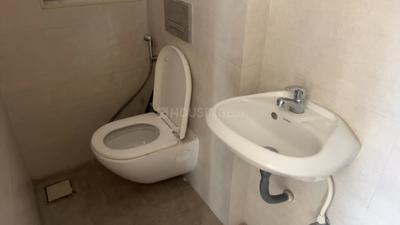 Bathroom Image of 460 Sq.ft 1 BHK Apartment / Flat for rent in Haware IPSA, Ghatkopar East Mumbai for Rs. 42000