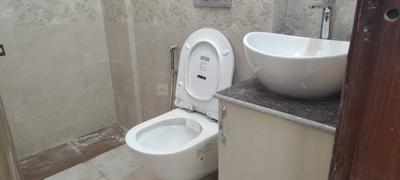 Bathroom Image of 350 Sq.ft 1 RK Builder Floor for rent in Sector 39 Gurgaon for Rs. 18000