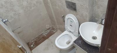 Bathroom Image of 350 Sq.ft 1 RK Builder Floor for rent in Sector 39 Gurgaon for Rs. 18000