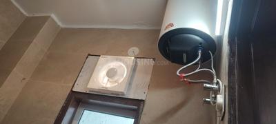 Bathroom Image of 350 Sq.ft 1 RK Builder Floor for rent in Sector 39 Gurgaon for Rs. 18000