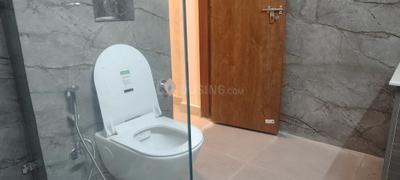 Bathroom Image of 650 Sq.ft 1 BHK Builder Floor for rent in Sector 39 Gurgaon for Rs. 28000