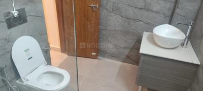 Bathroom Image of 650 Sq.ft 1 BHK Builder Floor for rent in Sector 39 Gurgaon for Rs. 28000