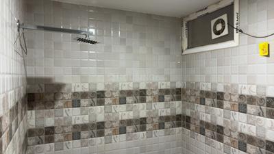 Bathroom Image of 350 Sq.ft 1 RK Builder Floor for rent in Sector 52 Gurgaon for Rs. 14000