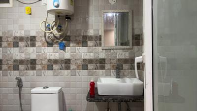Bathroom Image of 350 Sq.ft 1 RK Builder Floor for rent in Sector 52 Gurgaon for Rs. 14000