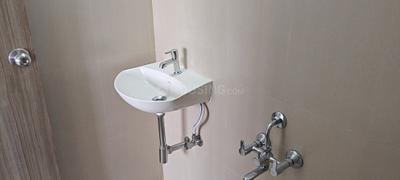 Bathroom Image of 500 Sq.ft 1 BHK Apartment / Flat for rent in Umerkhadi Mumbai for Rs. 50000