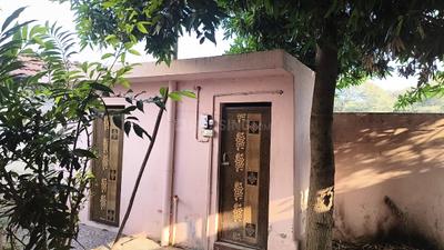 Bathroom Image of 800 Sq.ft 1 BHK Independent House for rent in Mummoorthi Nagar Tiruppur for Rs. 14000