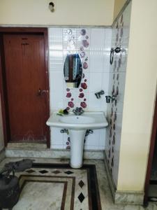 Bathroom Image of 1000 Sq.ft 3 BHK Builder Floor for rent in Gurung Basti Siliguri for Rs. 25000