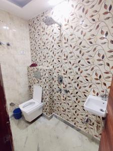 Bathroom Image of 650 Sq.ft 2 BHK Builder Floor for rent in Sector 5 Rohini New Delhi for Rs. 25000