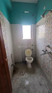 Bathroom Image of 915 Sq.ft 2 BHK Apartment / Flat for sale in Tangra Kolkata for Rs. 5000000