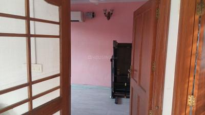 Bedroom Image of 1100 Sq.ft 2 BHK Builder Floor for rent in Rajouri Garden New Delhi for Rs. 35000