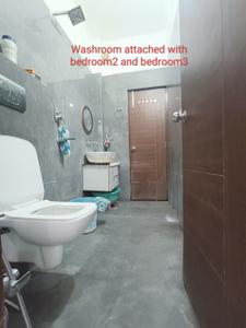 Bathroom Image of 2000 Sq.ft 3 BHK Apartment / Flat for rent in Utrathiya Zirakpur for Rs. 20000