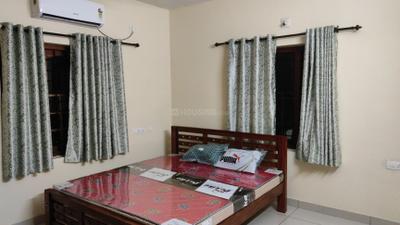 Bedroom Image of 1000 Sq.ft 2 BHK Builder Floor for rent in Thammanam Kochi for Rs. 28000