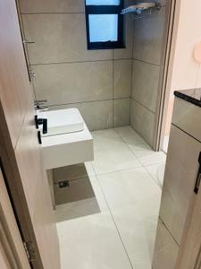 Bathroom Image of 1970 Sq.ft 3.5 BHK Apartment / Flat for sale in VVIP Namah, Mahurali Ghaziabad for Rs. 19897000