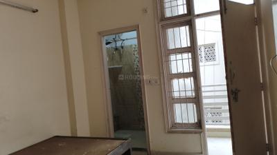 Bedroom Image of 700 Sq.ft 2 BHK Apartment / Flat for rent in Chhattarpur New Delhi for Rs. 15000