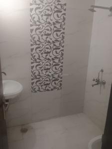 Bathroom Image of 900 Sq.ft 3 BHK Builder Floor for rent in Vasant Kunj New Delhi for Rs. 25000