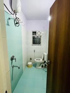 Bathroom Image of 800 Sq.ft 2 BHK Apartment / Flat for rent in Kumar Primavera B6, Wadgaon Sheri Pune for Rs. 40000