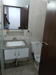 Bathroom Image of 2500 Sq.ft 6 BHK Apartment / Flat for rent in Chandralok Lucknow for Rs. 60000