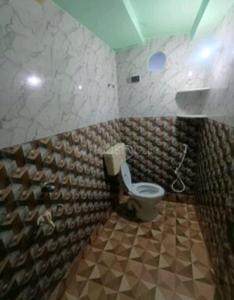 Bathroom Image of 1250 Sq.ft 2 BHK Builder Floor for rent in Baguiati Kolkata for Rs. 8000