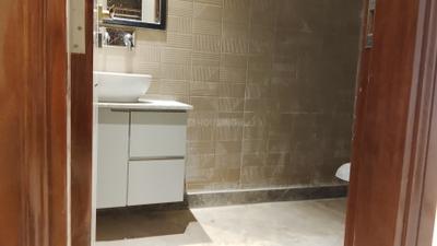Bathroom Image of 1125 Sq.ft 3 BHK Builder Floor for sale in Pushpanjali Enclave RWA, Pitampura New Delhi for Rs. 27000000