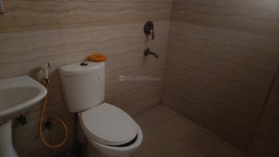 Bathroom Image of 1050 Sq.ft 2 BHK Apartment / Flat for rent in Supertech Ecociti, Sector 137 Noida for Rs. 23500
