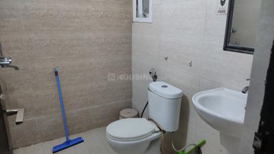Bathroom Image of 1140 Sq.ft 2.5 BHK Apartment / Flat for sale in Ajnara Le Garden, Noida Extension Greater Noida for Rs. 8850000
