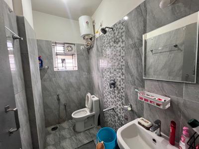 Bathroom Image of 650 Sq.ft 1 BHK Apartment / Flat for rent in HSR Layout Bengaluru for Rs. 32000