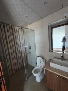 Bathroom Image of 1530 Sq.ft 3 BHK Apartment / Flat for sale in Central Park Aqua Front Towers, Sector 33 Sohna for Rs. 35200000