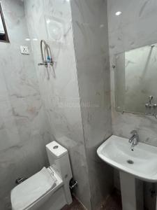 Bathroom Image of 800 Sq.ft 2 BHK Builder Floor for rent in Vivek Vihar New Delhi for Rs. 25000