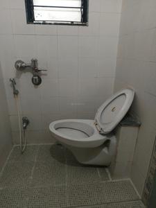 Common Bathroom Image of 1000 Sq.ft 2 BHK Apartment / Flat for rent in Magarpatta Iris, Magarpatta City Pune for Rs. 37000