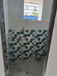 Bathroom Image of 850 Sq.ft 2 BHK Apartment / Flat for sale in Tollygunge Kolkata for Rs. 2700000